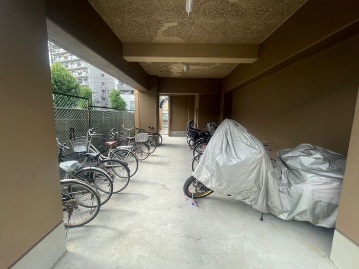 物件外観写真4　(駐輪場)