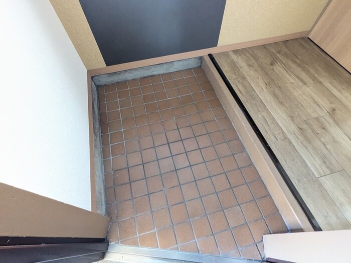 物件内観写真16　(玄関)