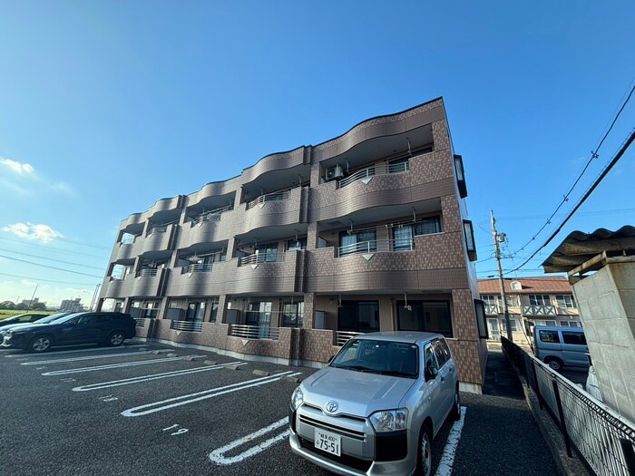 物件外観写真3　(駐車場)