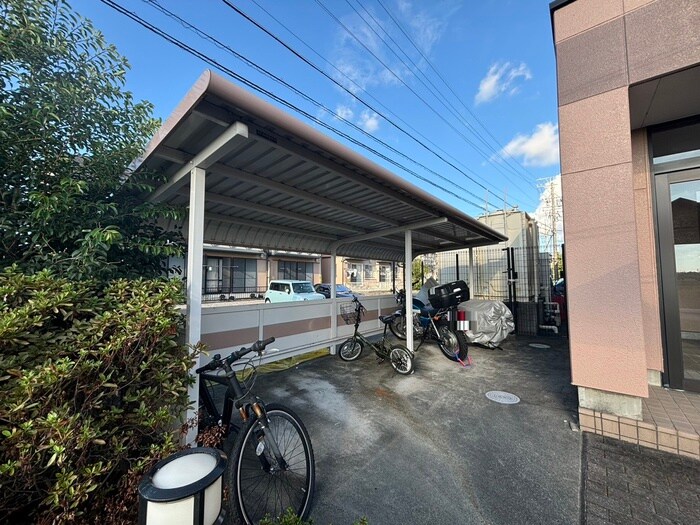 物件外観写真5　(駐輪場)