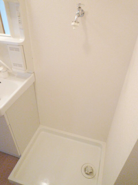 物件内観写真12　(洗濯機置場)