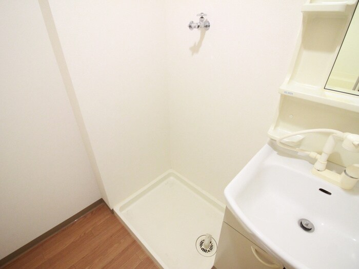 物件内観写真15　(洗濯機置場)