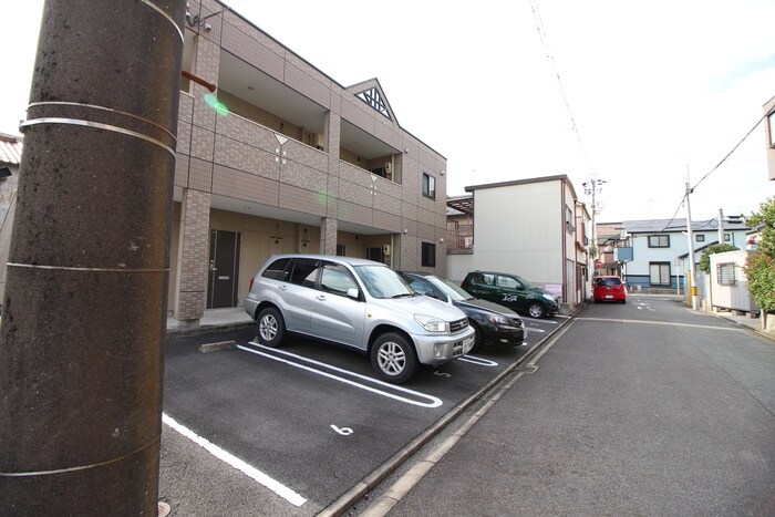 物件外観写真6　(駐車場)