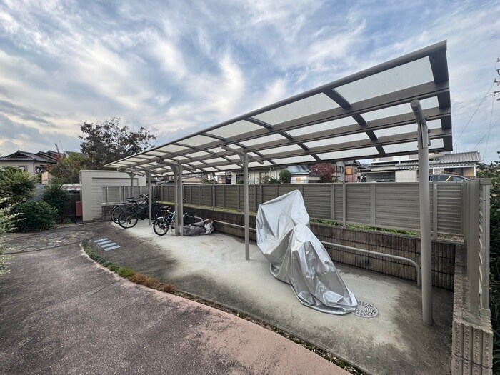 物件外観写真3　(駐輪場)