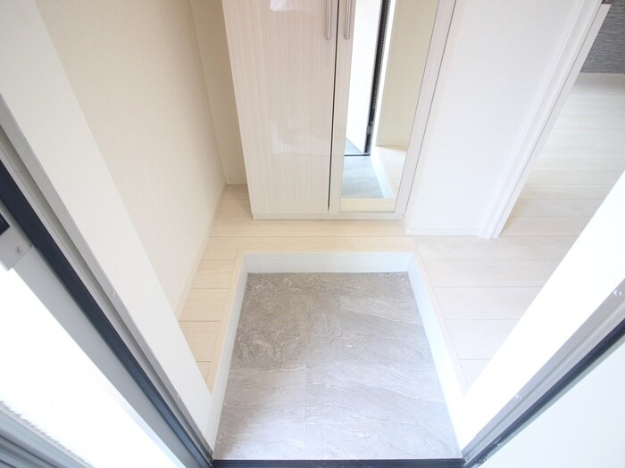 物件内観写真7　(玄関)