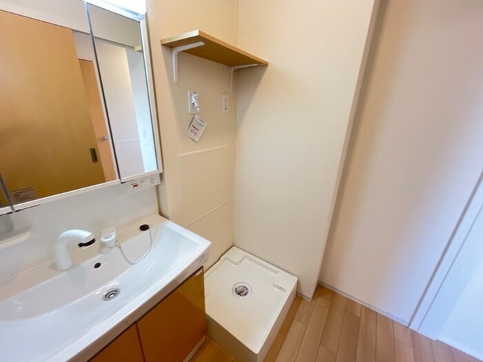 物件内観写真12　(洗濯機置場)