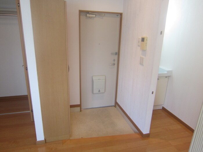 物件内観写真7　(玄関)
