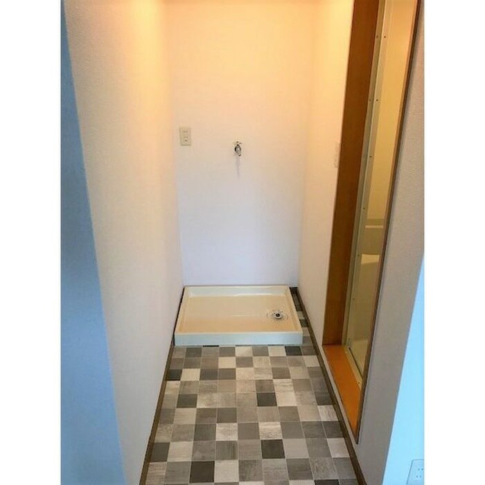 物件内観写真7　(洗濯機置場)