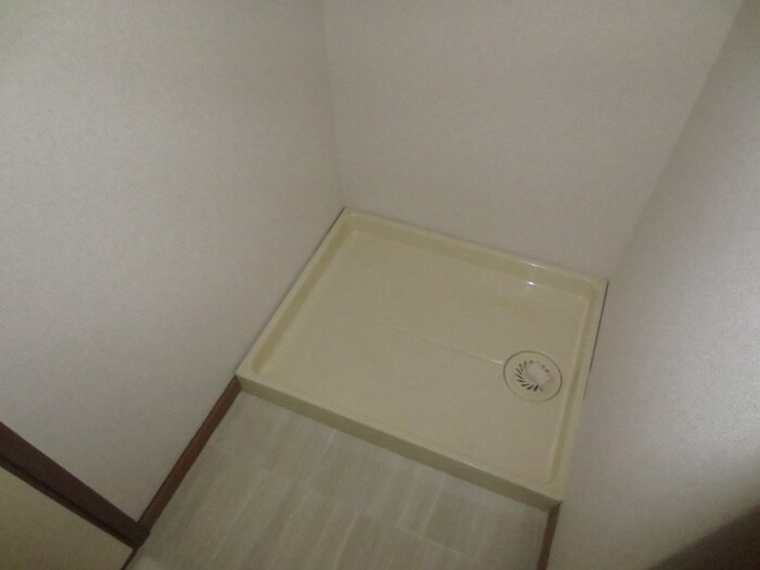 物件内観写真11　(洗濯機置場)