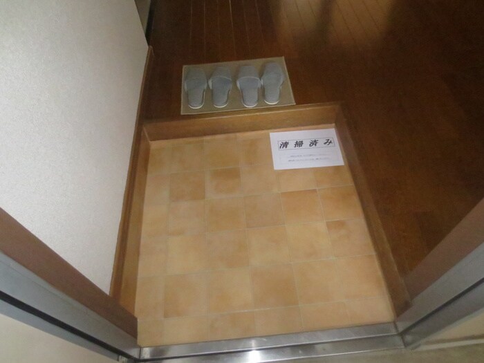 物件内観写真12　(玄関)