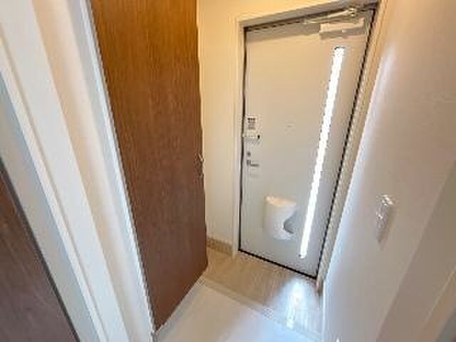 物件内観写真13　(玄関)