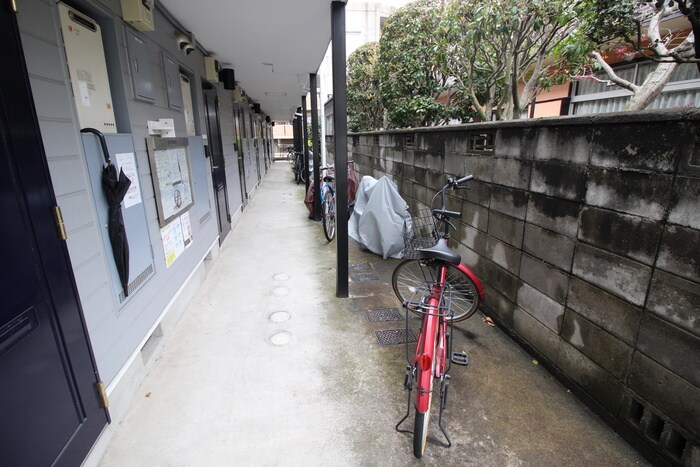 物件外観写真2　(エントランス部分)