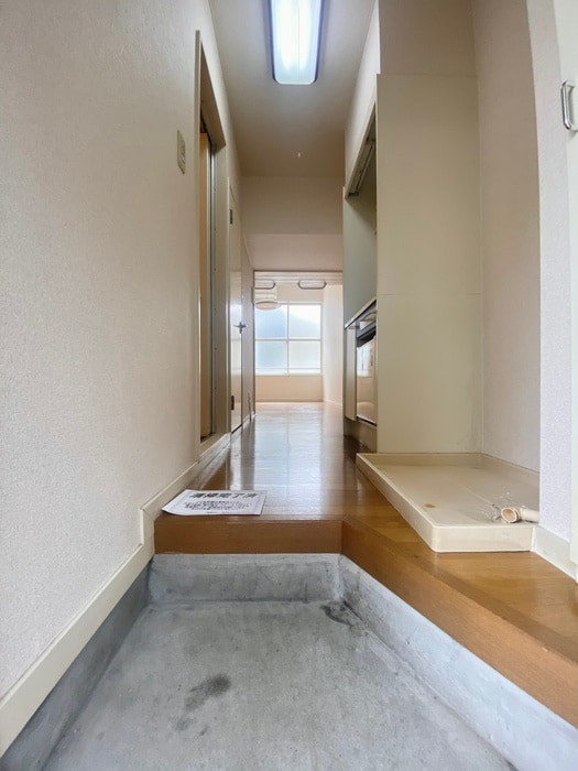 物件内観写真16　(玄関)