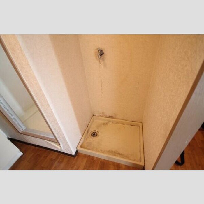 物件内観写真8　(洗濯機置場)