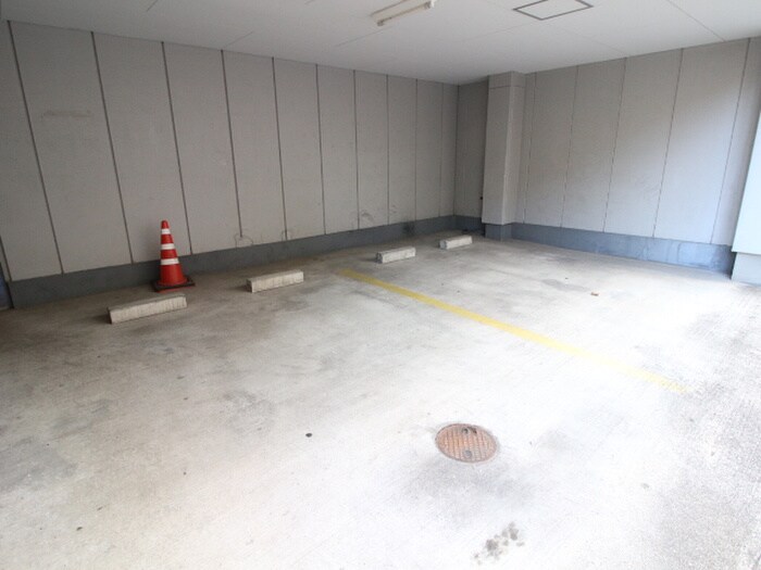 物件外観写真5　(駐車場)