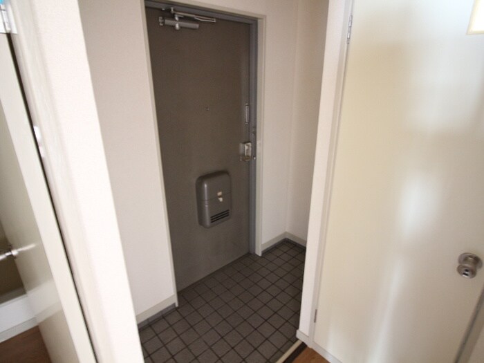 物件内観写真15　(玄関)