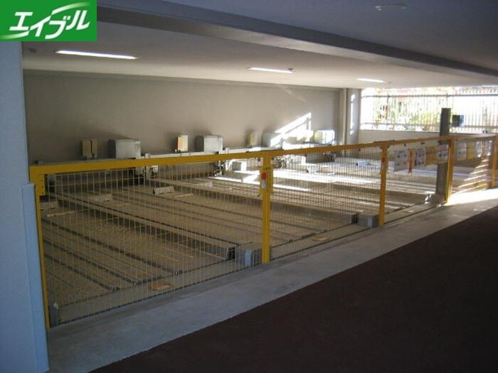 物件外観写真4　(駐車場)