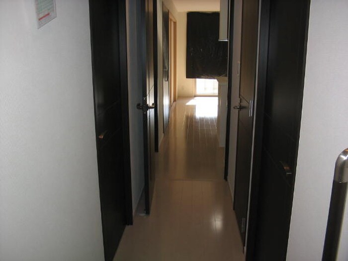 物件内観写真10　(玄関)