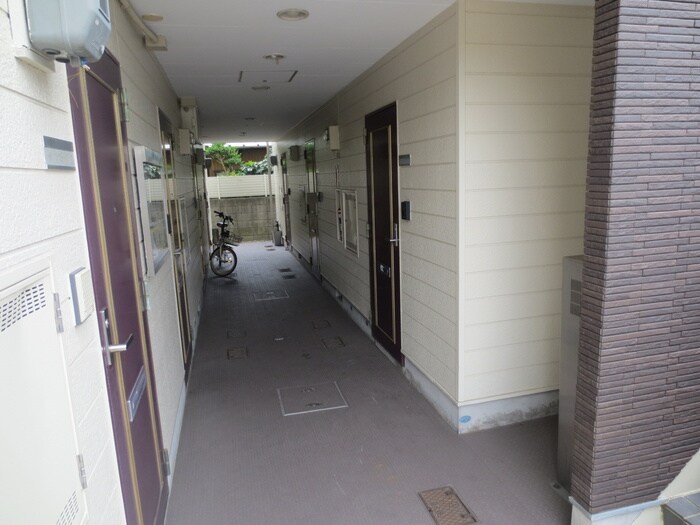 物件外観写真2　(エントランス部分)