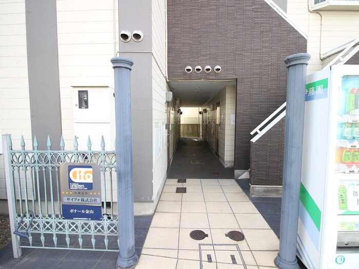 物件外観写真4　(エントランス部分)