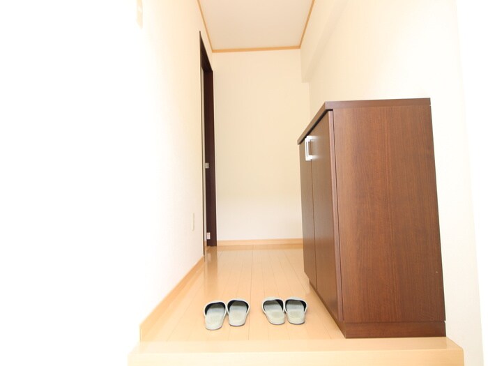 物件内観写真5　(玄関)