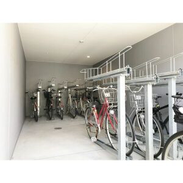 物件外観写真4　(駐輪場)