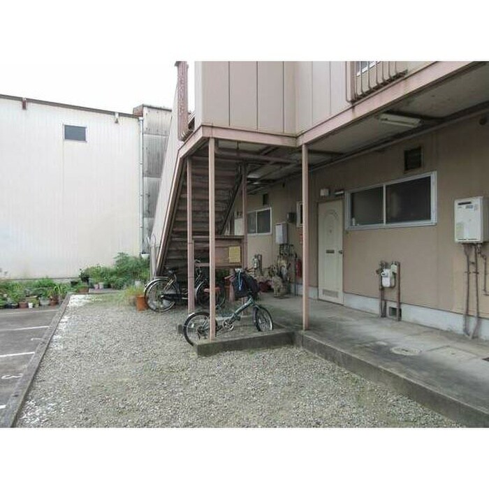 物件外観写真3　(駐輪場)