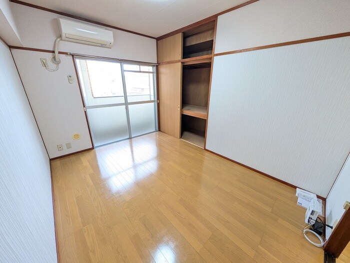 物件内観写真4　(居室)