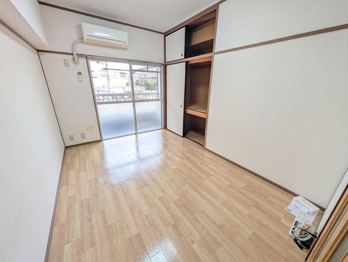 物件内観写真4　(居室)