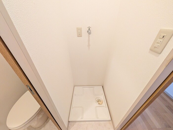 物件内観写真10　(洗濯機置場)