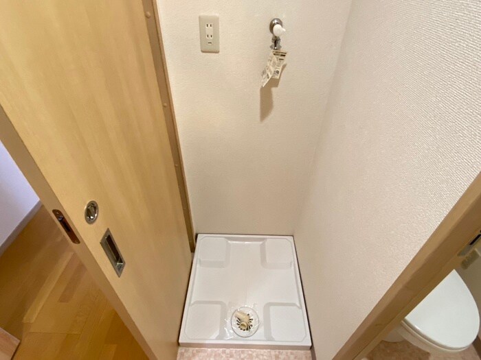 物件内観写真15　(洗濯機置場)