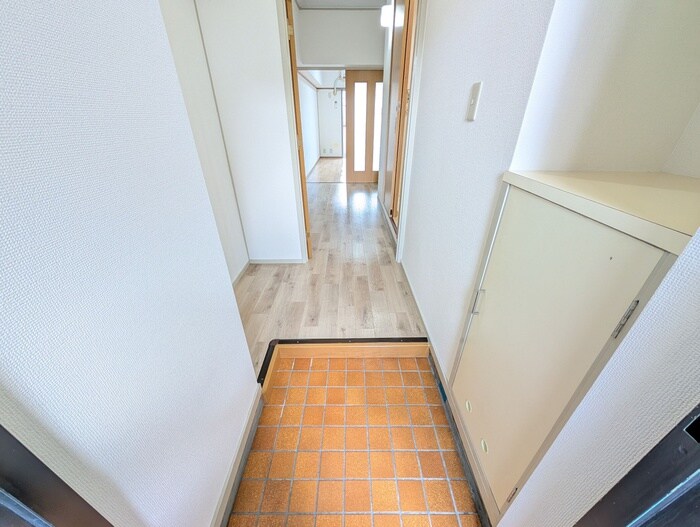 物件内観写真16　(玄関)