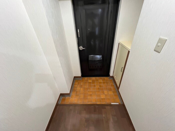 物件内観写真16　(玄関)