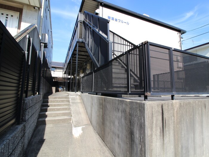 物件外観写真5　(エントランス部分)