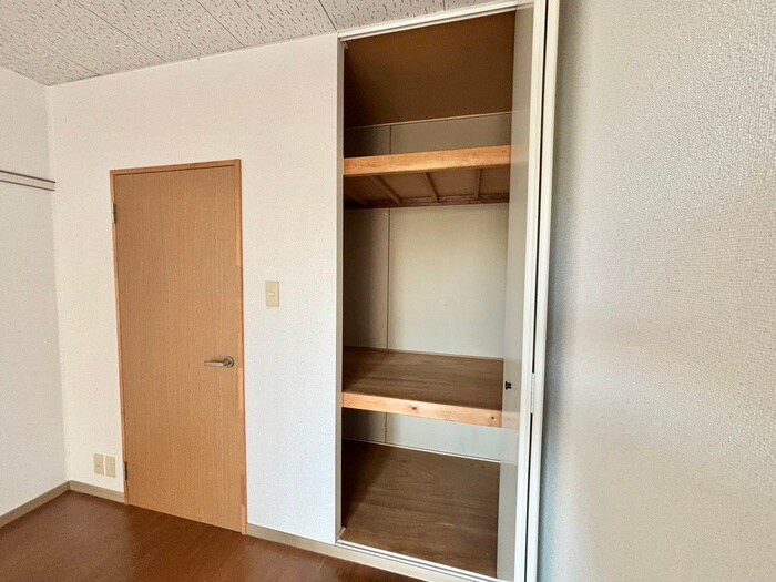 物件内観写真12　(収納)