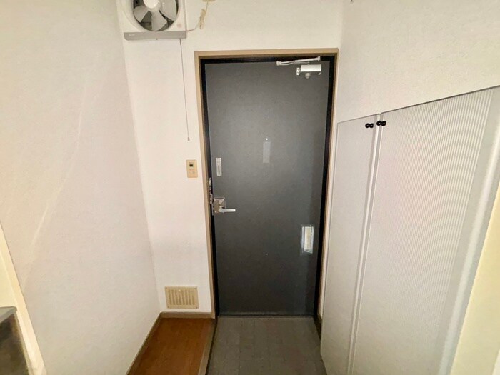 物件内観写真16　(玄関)