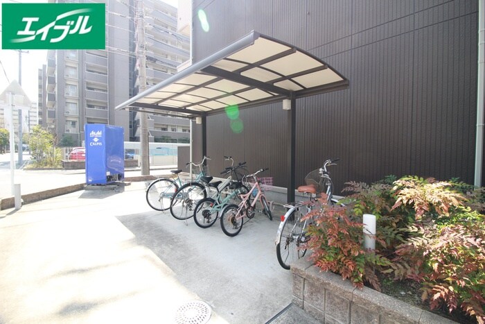 物件外観写真4　(駐輪場)