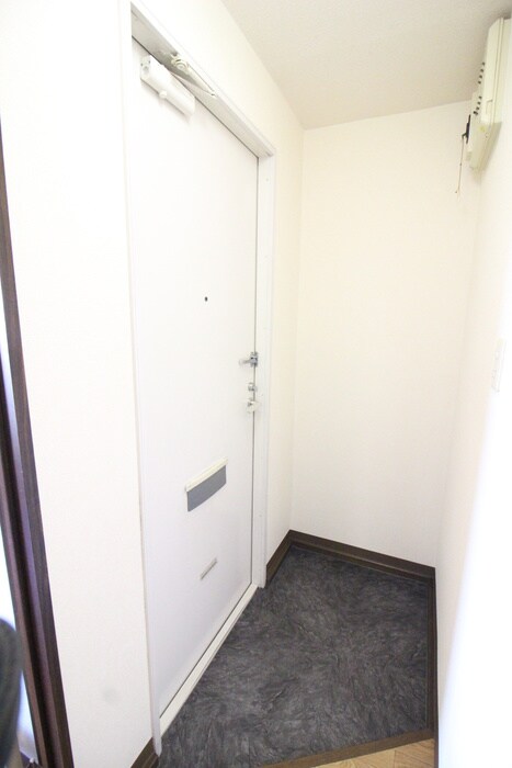 物件内観写真7　(玄関)