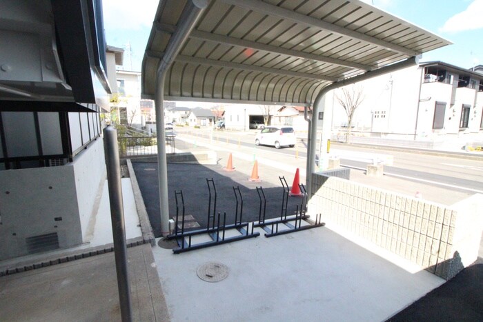 物件外観写真3　(駐輪場)