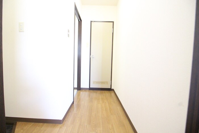 物件内観写真21　(廊下)