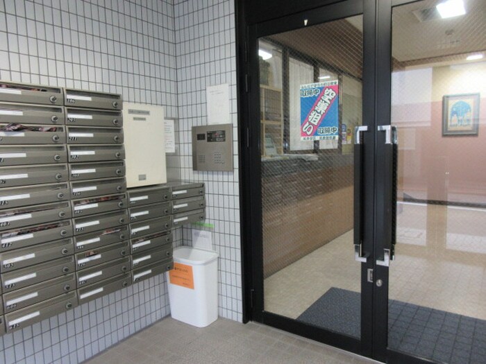 物件外観写真2　(エントランス部分)