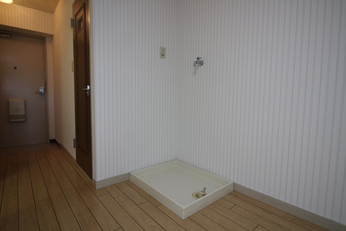 物件内観写真11　(洗濯機置場)