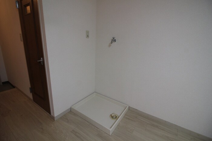 物件内観写真11　(洗濯機置場)