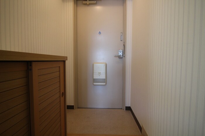 物件内観写真13　(玄関)