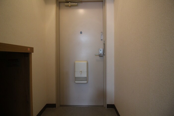 物件内観写真13　(玄関)