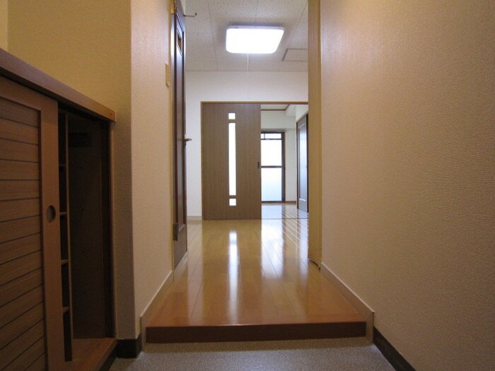 物件内観写真16　(玄関)