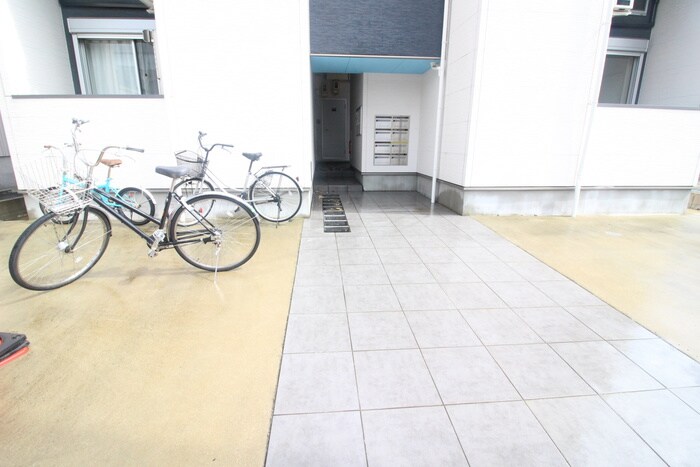 物件外観写真5　(駐輪場)