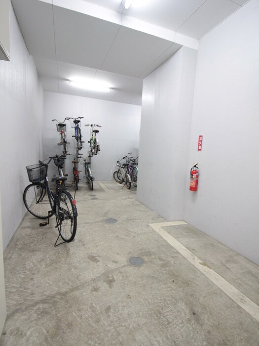 物件外観写真5　(駐輪場)