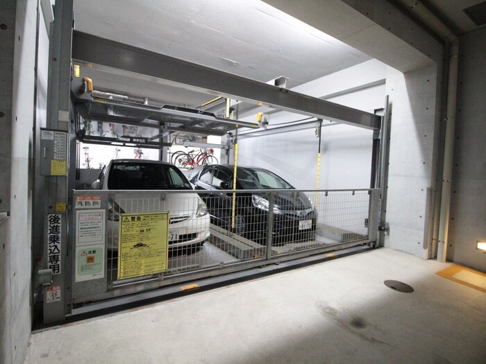 物件外観写真6　(駐車場)