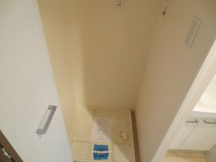 物件内観写真12　(洗濯機置場)